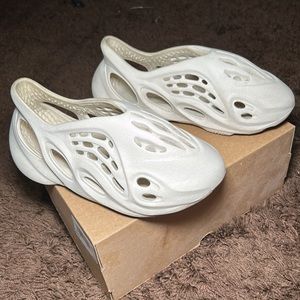 🔥Yeezy Foam Runners Sand - ACCEPTING OFFERS